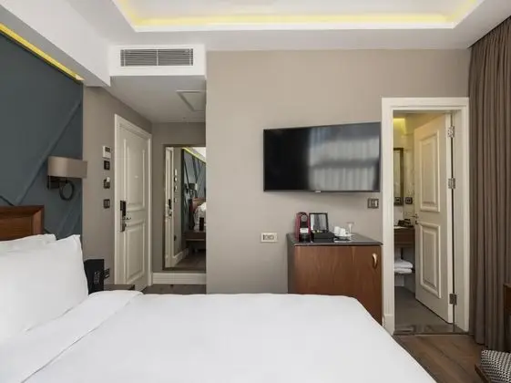 Corner Room, Şehir Manzaralı