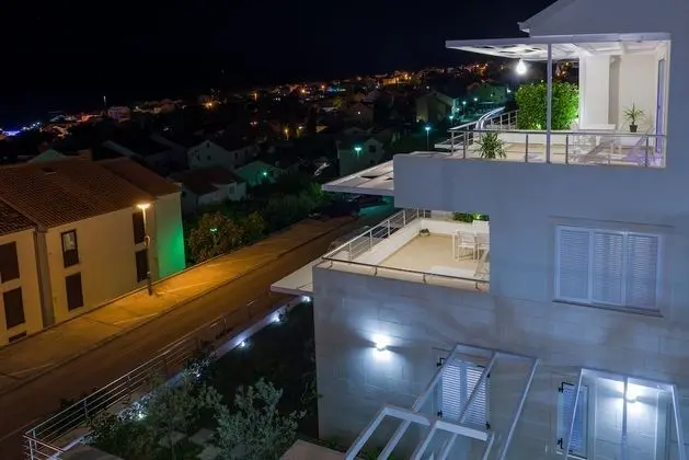 Superior Apart Daire, 2 Yatak Odası, Deniz Manzaralı, Denize Bakan