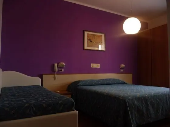 Üç Kişilik Oda