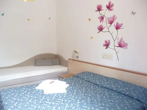 Üç Kişilik Oda