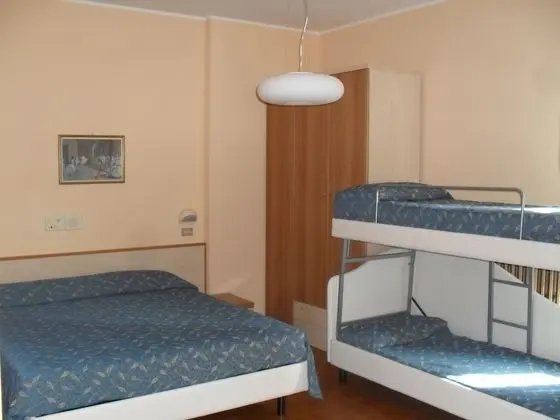 Üç Kişilik Oda