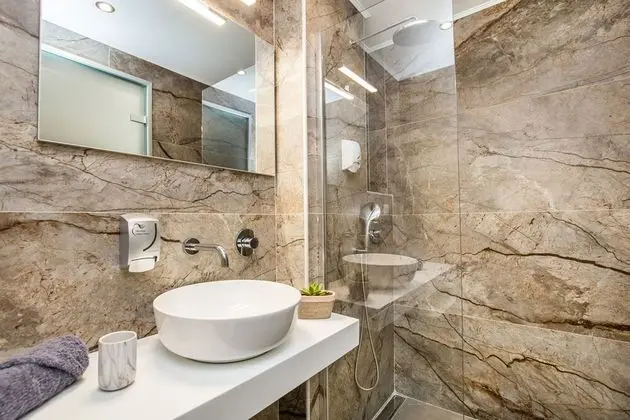 Deluxe Üç Kişilik Oda (Ground Floor)