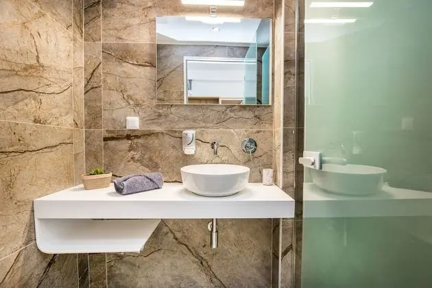 Deluxe Üç Kişilik Oda (Ground Floor)