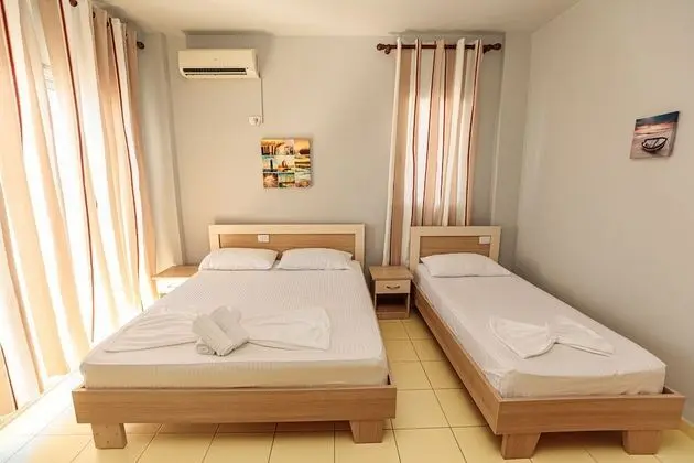 Üç Kişilik Oda, Deniz Manzaralı