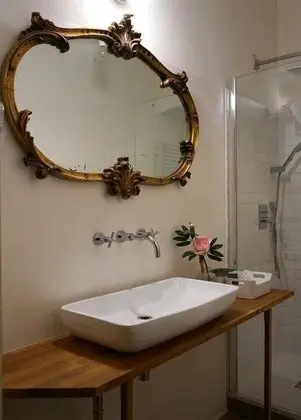Grand Tek Büyük Yataklı Oda, Ortak Banyo