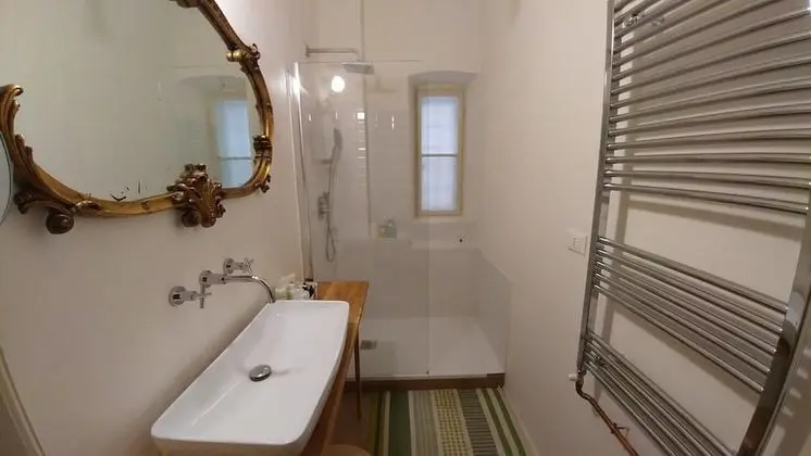 Tek Büyük Yataklı Oda, Ortak Banyo
