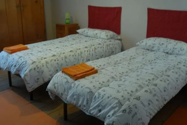 Tek Büyük veya İki Ayrı Yataklı Oda, Ortak Banyo