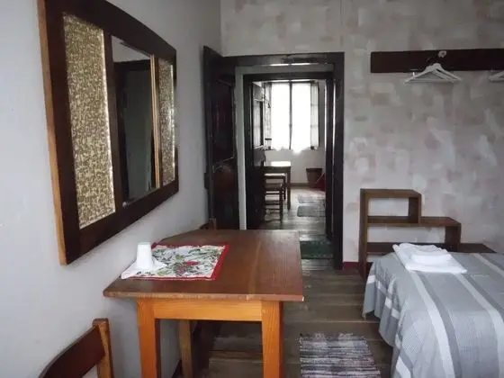 Tek Büyük veya İki Ayrı Yataklı Oda, Ortak Banyo