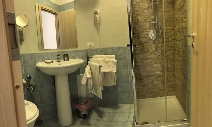 Family Tek Büyük Yataklı Oda