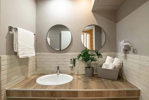 Family Oda (Via della Giuliana 18)