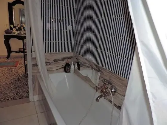 Comfort Tek Büyük Yataklı Oda, Ortak Banyo