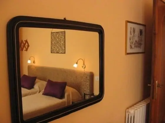 Tek Büyük veya İki Ayrı Yataklı Oda, Ortak Banyo