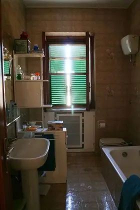 Üç Kişilik Oda, Ortak Banyo