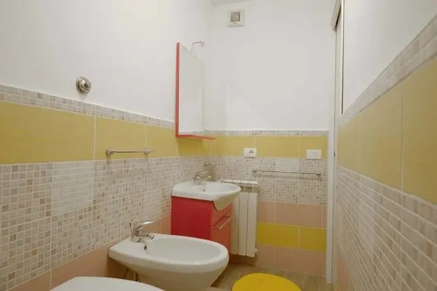 Üç Kişilik Oda, 1 Büyük (Queen) Boy Yatak ve Çekyat, Sigara İçilmez