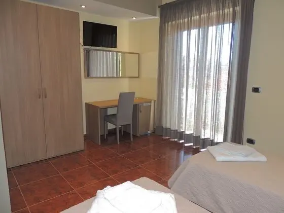 Tek Büyük veya İki Ayrı Yataklı Oda, Balkon, Plaj Manzaralı