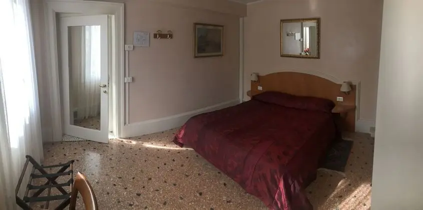 Classic Tek Büyük veya İki Ayrı Yataklı Oda