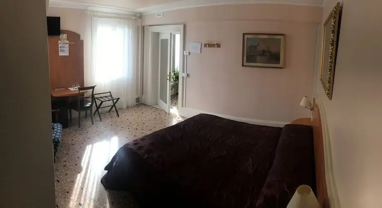 Classic Tek Büyük veya İki Ayrı Yataklı Oda