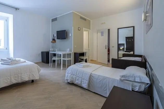 Dört Kişilik Oda, Avlu Manzaralı