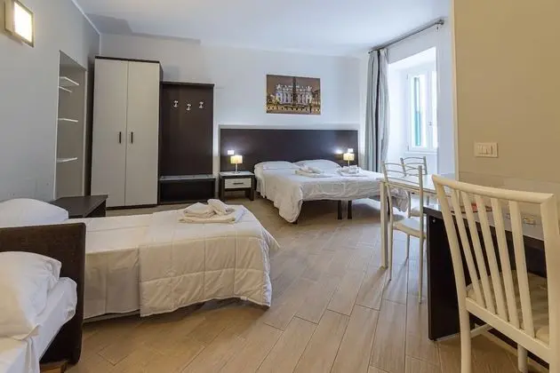 Dört Kişilik Oda, Avlu Manzaralı