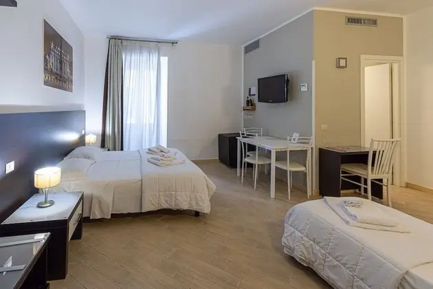 Dört Kişilik Oda, Avlu Manzaralı