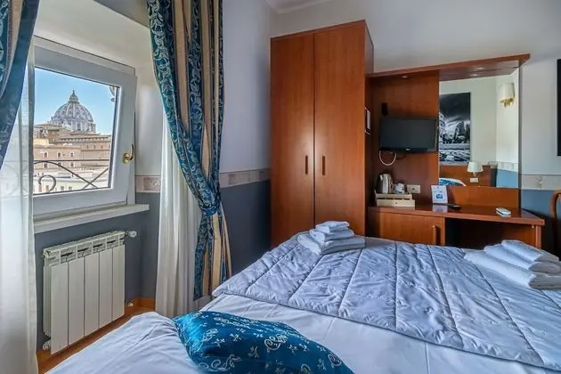 Tek Büyük veya İki Ayrı Yataklı Oda, Şehir Manzaralı