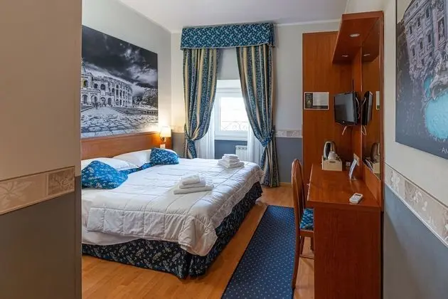 Tek Büyük veya İki Ayrı Yataklı Oda, Şehir Manzaralı