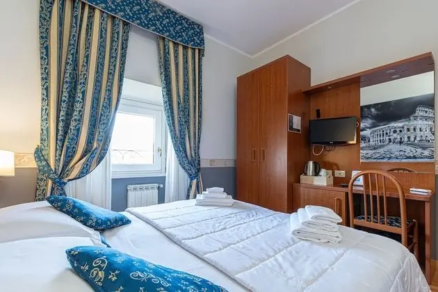 Tek Büyük veya İki Ayrı Yataklı Oda, Şehir Manzaralı