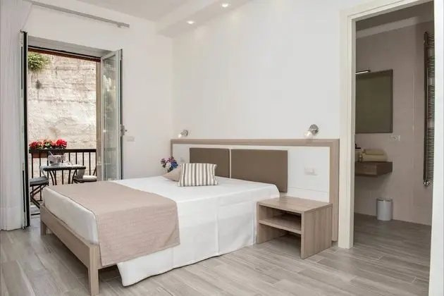 Tek Büyük Yataklı Oda, Balkon