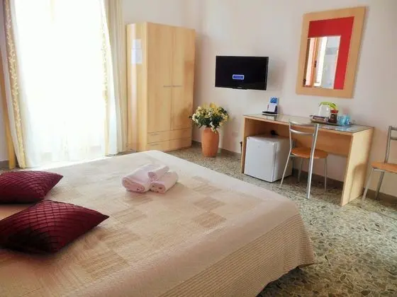 Üç Kişilik Oda