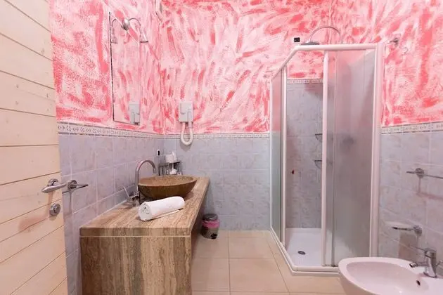 Üç Kişilik Oda