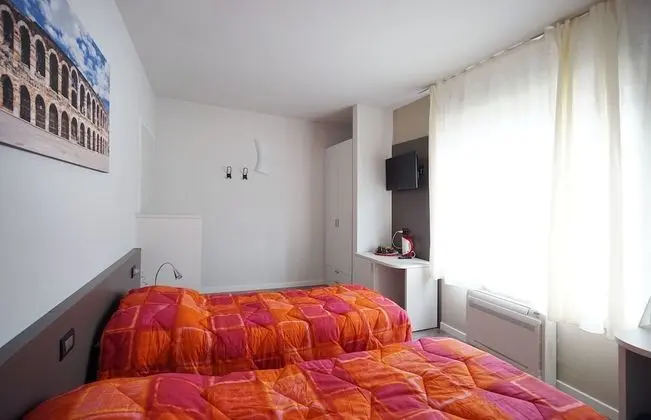 Basic Tek Büyük veya İki Ayrı Yataklı Oda