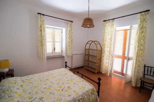 Tek Büyük Yataklı Oda, Ortak Banyo (Mimose)