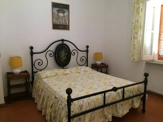 Tek Büyük Yataklı Oda, Ortak Banyo (Mimose)