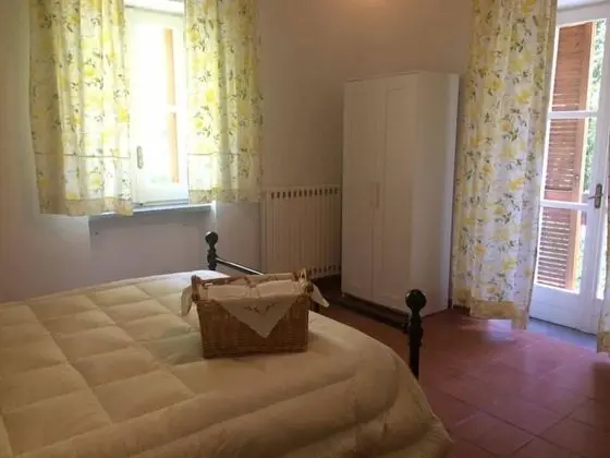 Tek Büyük Yataklı Oda, Ortak Banyo (Mimose)