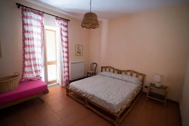 Tek Büyük Yataklı Oda, Ortak Banyo (Rose)