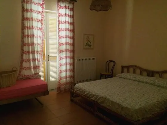 Tek Büyük Yataklı Oda, Ortak Banyo (Rose)