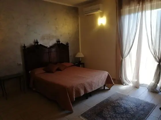 Tek Büyük Yataklı Oda, Avlu Manzaralı (private bathroom not in room)