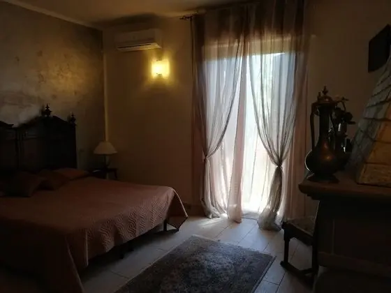 Tek Büyük Yataklı Oda, Avlu Manzaralı (private bathroom not in room)