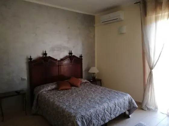 Tek Büyük Yataklı Oda, Avlu Manzaralı (private bathroom not in room)