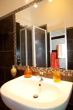 Tek Büyük Yataklı Oda, Avlu Manzaralı (private bathroom not in room)