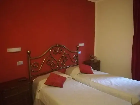 Tek Büyük Yataklı Oda, Ortak Banyo, Avlu Manzaralı