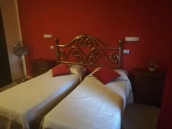 Tek Büyük Yataklı Oda, Ortak Banyo, Avlu Manzaralı