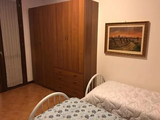 İki Ayrı Yataklı Oda, Ortak Banyo