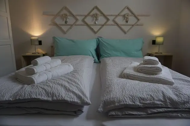 Tek Büyük veya İki Ayrı Yataklı Oda, Ortak Banyo (Acquamarina)