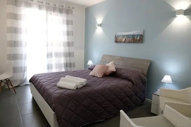 Deluxe Tek Büyük Yataklı Oda, Balkon, Deniz Manzaralı (Private External Bathroom)