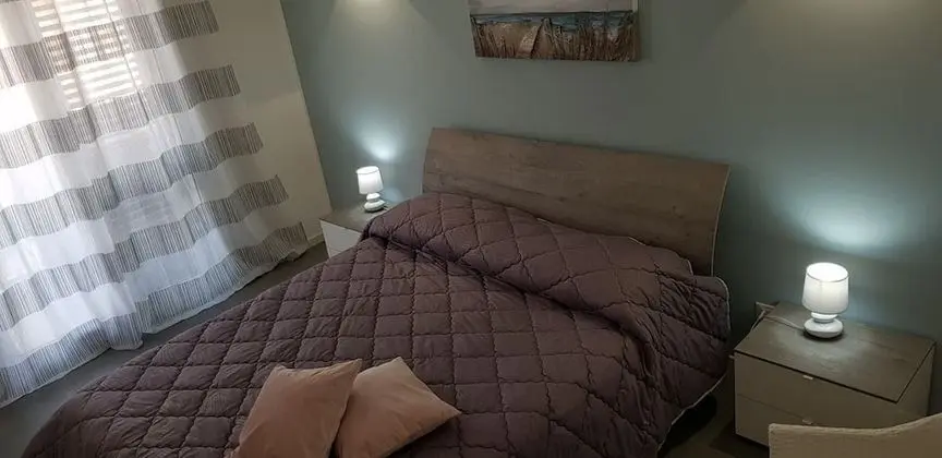 Deluxe Tek Büyük Yataklı Oda, Balkon, Deniz Manzaralı (Private External Bathroom)
