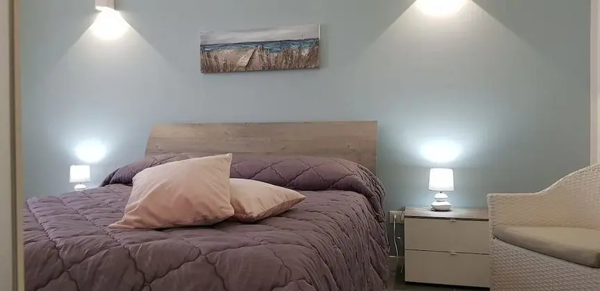 Deluxe Tek Büyük Yataklı Oda, Balkon, Deniz Manzaralı (Private External Bathroom)