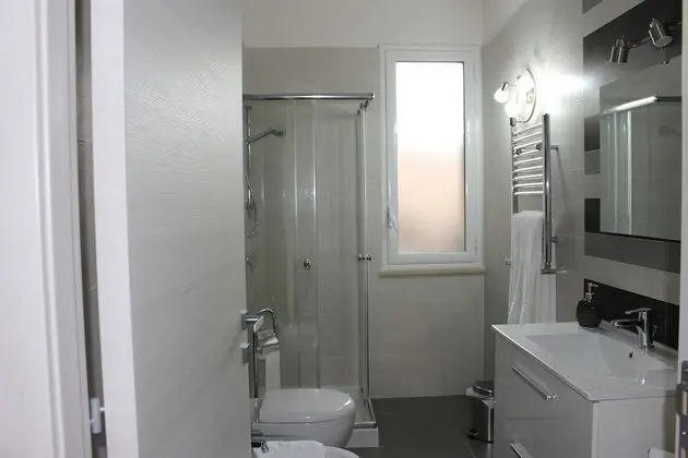 Deluxe Tek Büyük Yataklı Oda, Balkon, Deniz Manzaralı (Private External Bathroom)