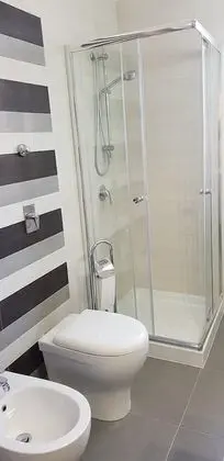 Deluxe Tek Büyük Yataklı Oda, Balkon, Deniz Manzaralı (Private External Bathroom)