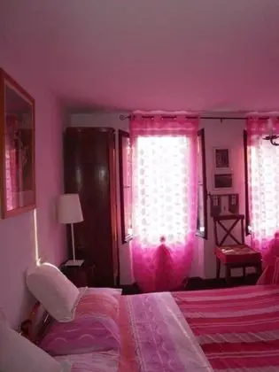 Tek Büyük veya İki Ayrı Yataklı Oda, Ortak Banyo